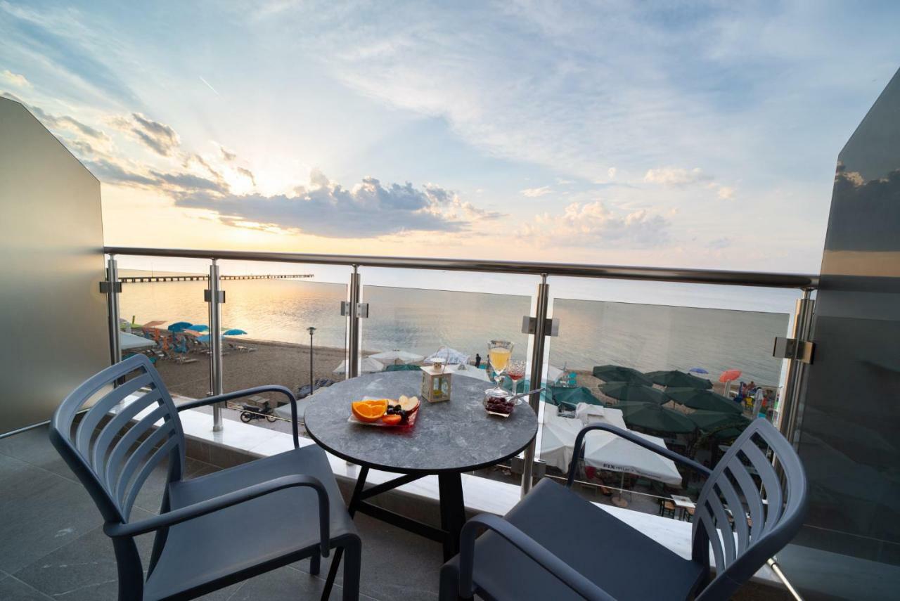 Atlantis "Pleasure By The Sea" Apartment Peraia  Exterior photo